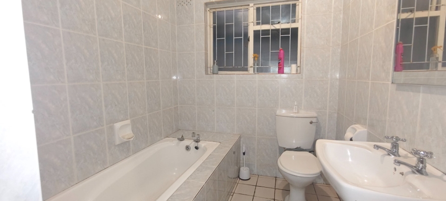 3 Bedroom Property for Sale in Strandfontein Village Western Cape